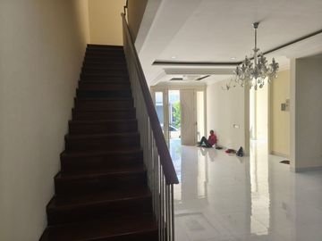 Dijual Rumah Mansion Pakuwon Indah 2 Lantai