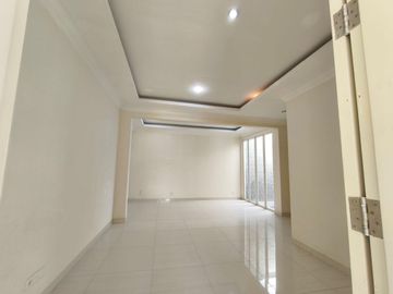 Dijual Rumah Mansion Pakuwon Indah 2 Lantai
