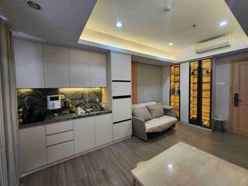 Siap Huni, Dijual Unit Apartemen Mediterania Garden Residence Tipe 2BR+ Kondisi Furnished dan Lokasi Strategis