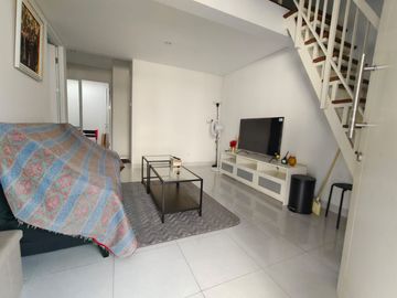 Disewakan Rumah Nyaman Idaman Semi Furnish di Paramont Petals Curug