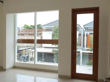 Rumah Dekat Kampus Jogja, Dijual Rumah, Carport 2 Mobil