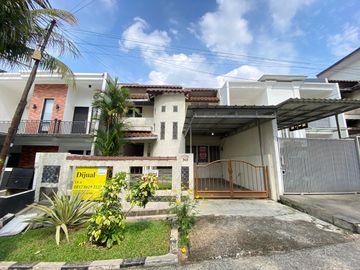 Rumah di Blok K Cinere 2 Lantai Halaman Belakang SHM