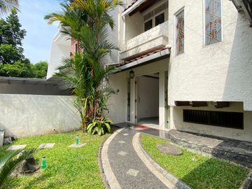 Rumah di Blok K Cinere 2 Lantai Halaman Belakang SHM