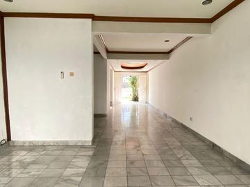 Rumah di Blok K Cinere 2 Lantai Halaman Belakang SHM