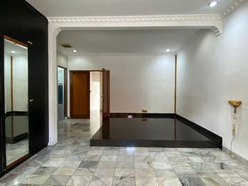 Rumah di Blok K Cinere 2 Lantai Halaman Belakang SHM