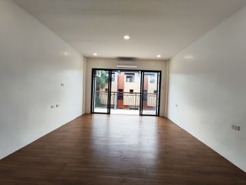 Kamuning Quezon City 3 Storey Townhouse 3 Bedrooms For sale near Judge Jimenez RG