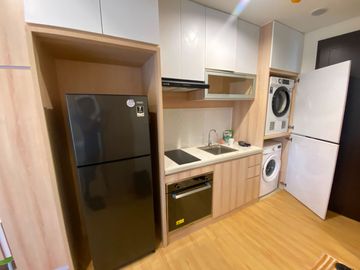 Disewakan Apartemen Tipe Studio Mewah di Cleon Park Lantai 9 Tinggal Bawa Koper