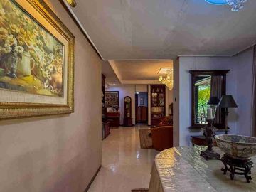Rumah Klasik Elegan Bernuansa
