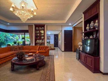 Rumah Klasik Elegan Bernuansa