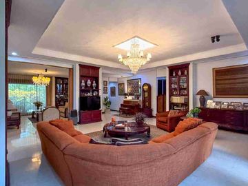 Rumah Klasik Elegan Bernuansa