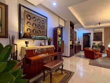 Rumah Klasik Elegan Bernuansa