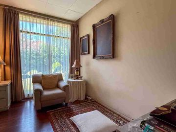Rumah Klasik Elegan Bernuansa