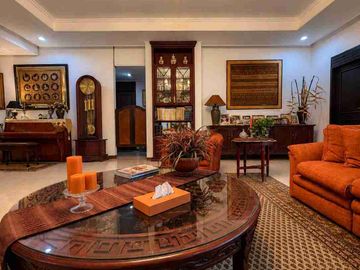Rumah Klasik Elegan Bernuansa