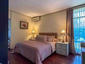 Rumah Klasik Elegan Bernuansa