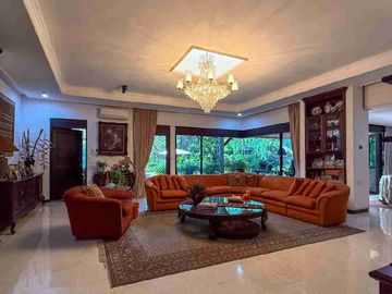 Rumah Klasik Elegan Bernuansa