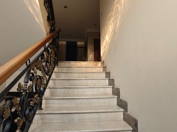 Dijual Rumah Mewah Full Furnished di Daan Mogot Baru Jakarta Barat Harga 13 M Nego (013)