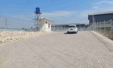 Disewakan,  Lahan luas sudah paving block di dalam kawasan mandiri. Di daerah Bekasi.
