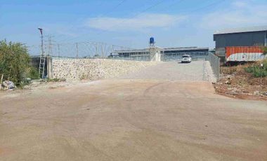 Disewakan,  Lahan luas sudah paving block di dalam kawasan mandiri. Di daerah Bekasi.