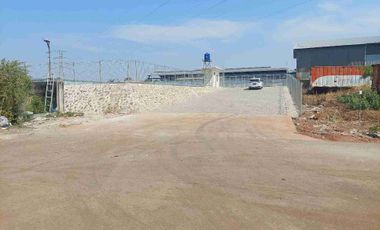 Disewakan,  Lahan luas sudah paving block di dalam kawasan mandiri. Di daerah Bekasi.