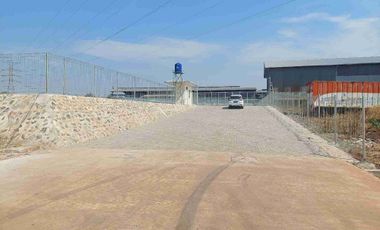 Disewakan,  Lahan luas sudah paving block di dalam kawasan mandiri. Di daerah Bekasi.
