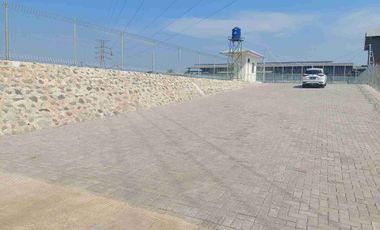 Disewakan,  Lahan luas sudah paving block di dalam kawasan mandiri. Di daerah Bekasi.