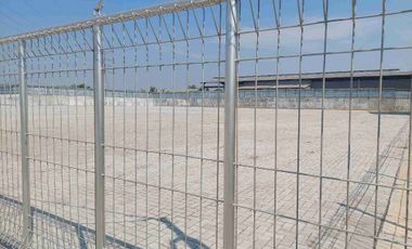 Disewakan,  Lahan luas sudah paving block di dalam kawasan mandiri. Di daerah Bekasi.