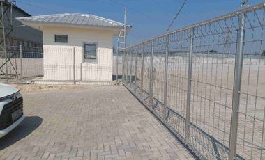 Disewakan,  Lahan luas sudah paving block di dalam kawasan mandiri. Di daerah Bekasi.