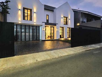 Dijual brand new Classik house fulll furnished siap huni di cipete