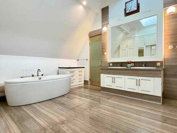 Dijual brand new Classik house fulll furnished siap huni di cipete