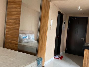 Jual Apartemen Studio Full Furnished Di Casa de Parco Dekat AEON Mall, ICE BSD, The Breeze, QBig BSD, Green Office Park Dan Akses Tol BSD
