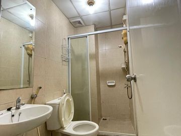 Dijual unit apartemen MGR2, 2BR, view kolam