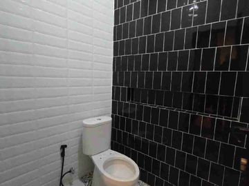 RUMAH HOOK (3 KT) FULL RENOVASI DKT GRAND WISATA, BEKASI