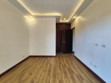 Tandang Sora Quezon City For Sale Townhouse 3 Bedrooms  near Mindanao Ave RG