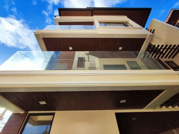 Tandang Sora Quezon City For Sale Townhouse 3 Bedrooms  near Mindanao Ave RG