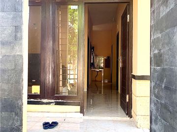 Disewakan Rumah Halaman Luas dalam Perumahan di Kampial, Nusa Dua.