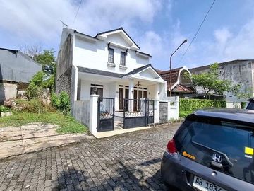 Dijual Rumah Semi Furnish di Perum Griya Perwita Wisata, Ngaglik Sleman