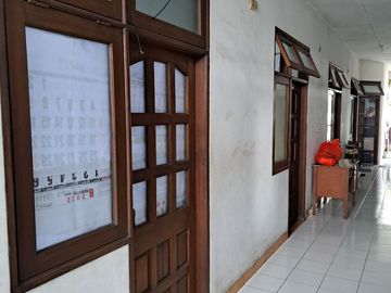 Rumah +Kos2 an Super Strategis   Jl Ry Kutisari Selatan  Row jalan bisa 4 mobil