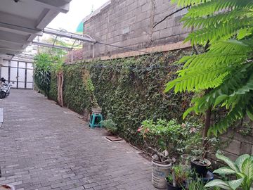 Rumah +Kos2 an Super Strategis   Jl Ry Kutisari Selatan  Row jalan bisa 4 mobil