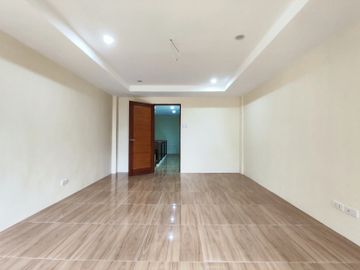 3 Storey Townhouse For Sale in Tandang Sora Quezon City near Visayas Ave RG