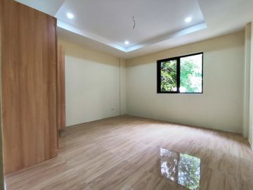 3 Storey Townhouse For Sale in Tandang Sora Quezon City near Visayas Ave RG