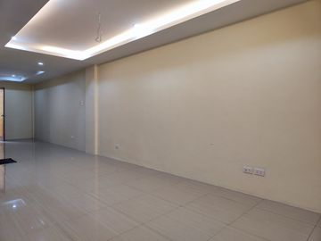 3 Storey Townhouse For Sale in Tandang Sora Quezon City near Visayas Ave RG