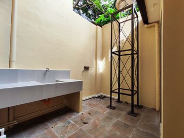 3 Storey Townhouse For Sale in Tandang Sora Quezon City near Visayas Ave RG