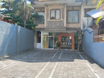 Dijual / Disewakan Tanah Berisi Bangunan Cocok untuk Komersial