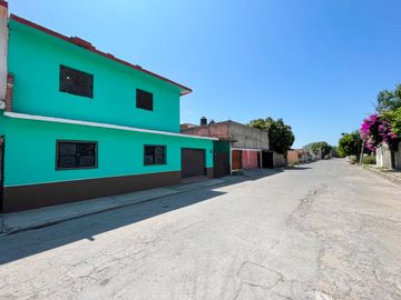 CASA CON LOCAL COMERCIAL Y 2 DEPARTAMENTOS INDEPENDIENTES