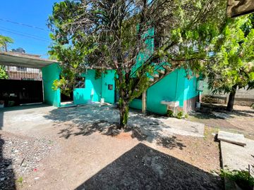 CASA CON LOCAL COMERCIAL Y 2 DEPARTAMENTOS INDEPENDIENTES