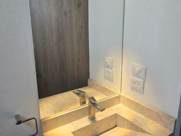 RENTO CASA AMUEBLADA EN LOMBARDIA AL NORTE DE LA CD DE LEÓN GTO.