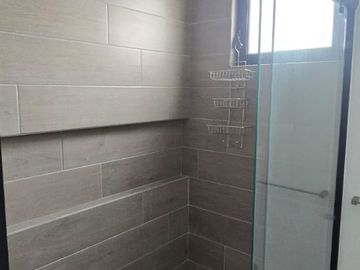 RENTO CASA AMUEBLADA EN LOMBARDIA AL NORTE DE LA CD DE LEÓN GTO.