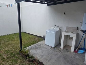 RENTO CASA AMUEBLADA EN LOMBARDIA AL NORTE DE LA CD DE LEÓN GTO.