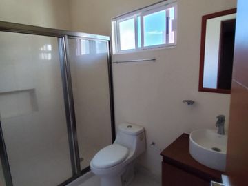 Casa en Venta en Long Island | 3 Recámaras | Alberca y Doble Seguridad | $3,450,000
