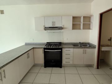 Casa en Venta en Long Island | 3 Recámaras | Alberca y Doble Seguridad | $3,450,000